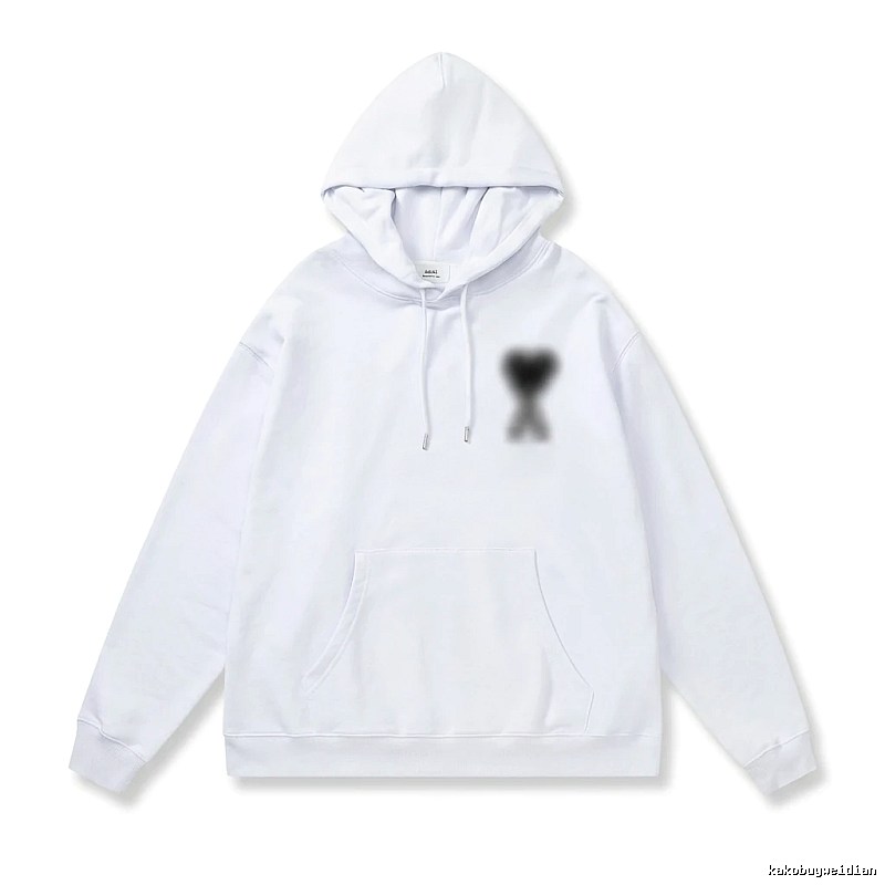 AMI's simple and stylish hoodie with a loving touch.