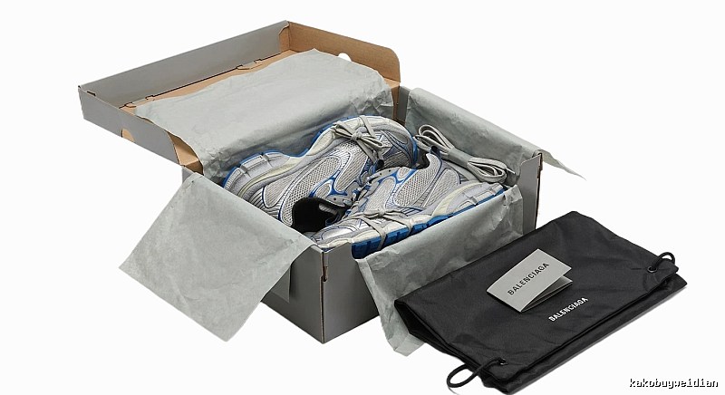 Balenciaga retro-style grey sports shoes