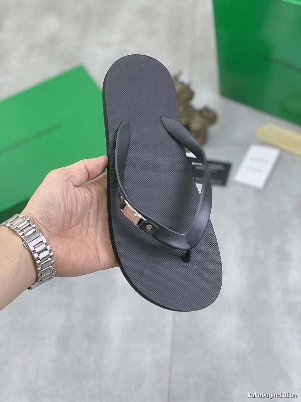 BOTTEGA VENETA Minimalist Style Black Flip-Flops