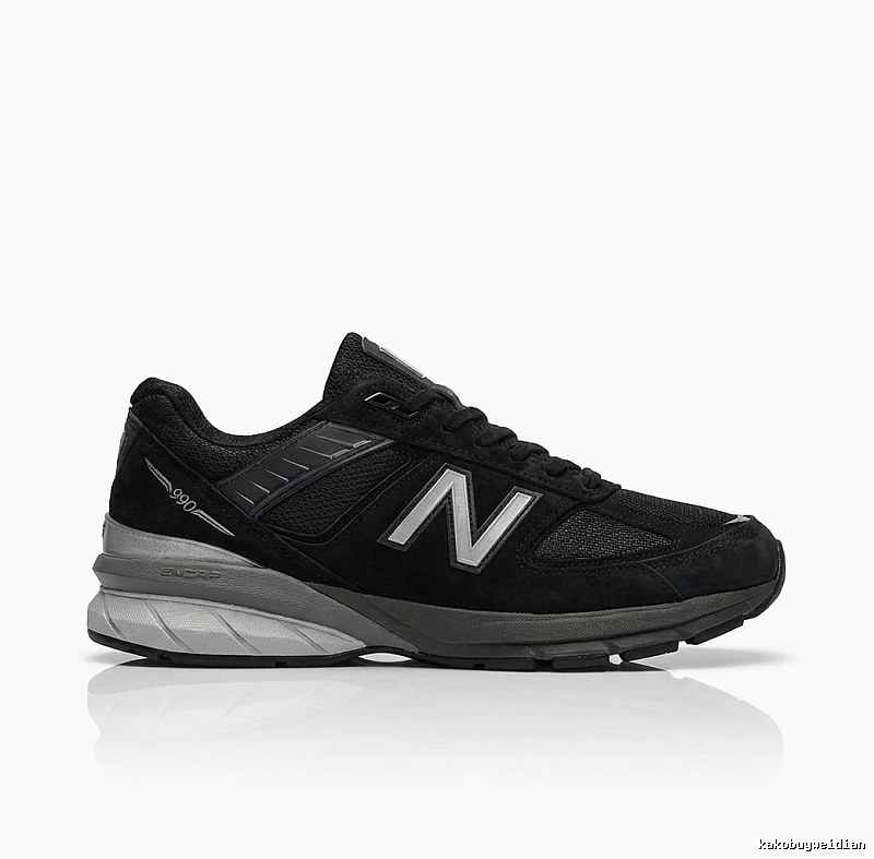 New Balance 990 series black sports shoes