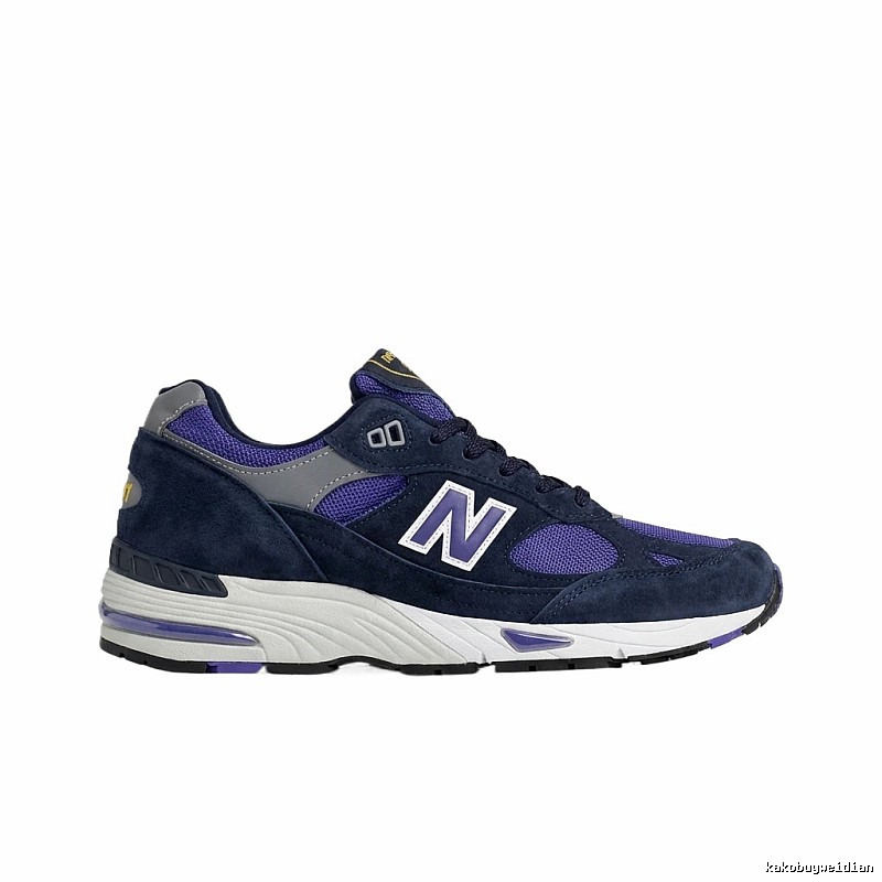 New Balance retro-style dark blue sports shoes
