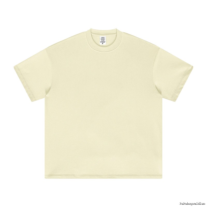 Patterned Plain white T-shirt Minimal White Short with Polished Detail