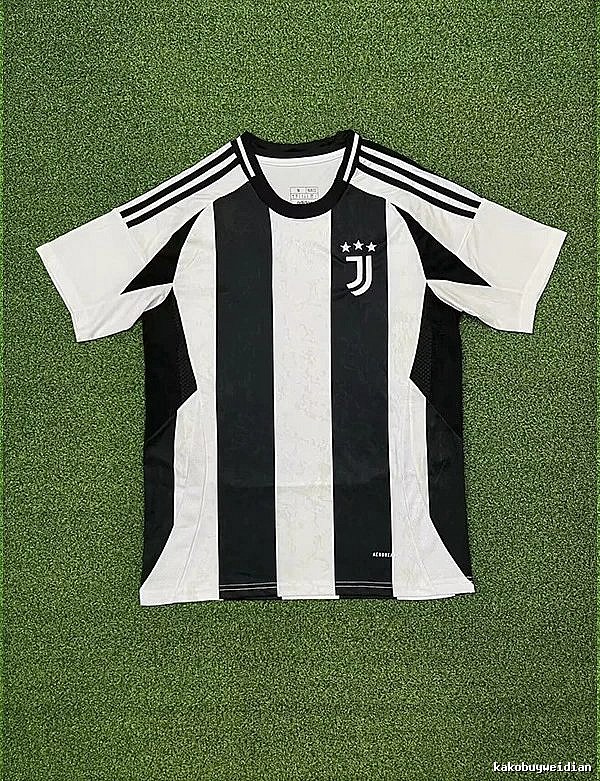 Real Madrid Daily Home soccer jersey White Real Madrid with Visual Detail