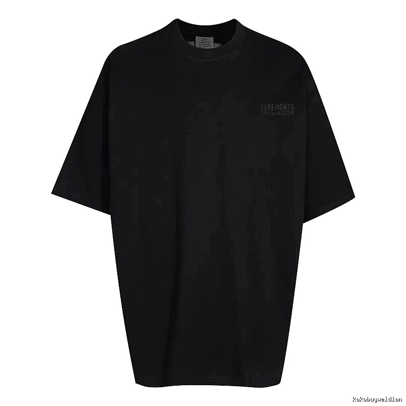 Relaxed Statement graphic T-shirt Black Colorful Lucky with Versatile Design