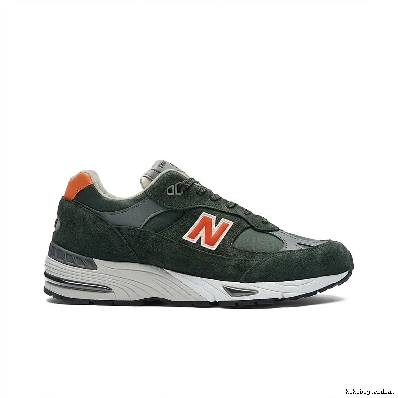 Retro style dark green of New Balance 990v3