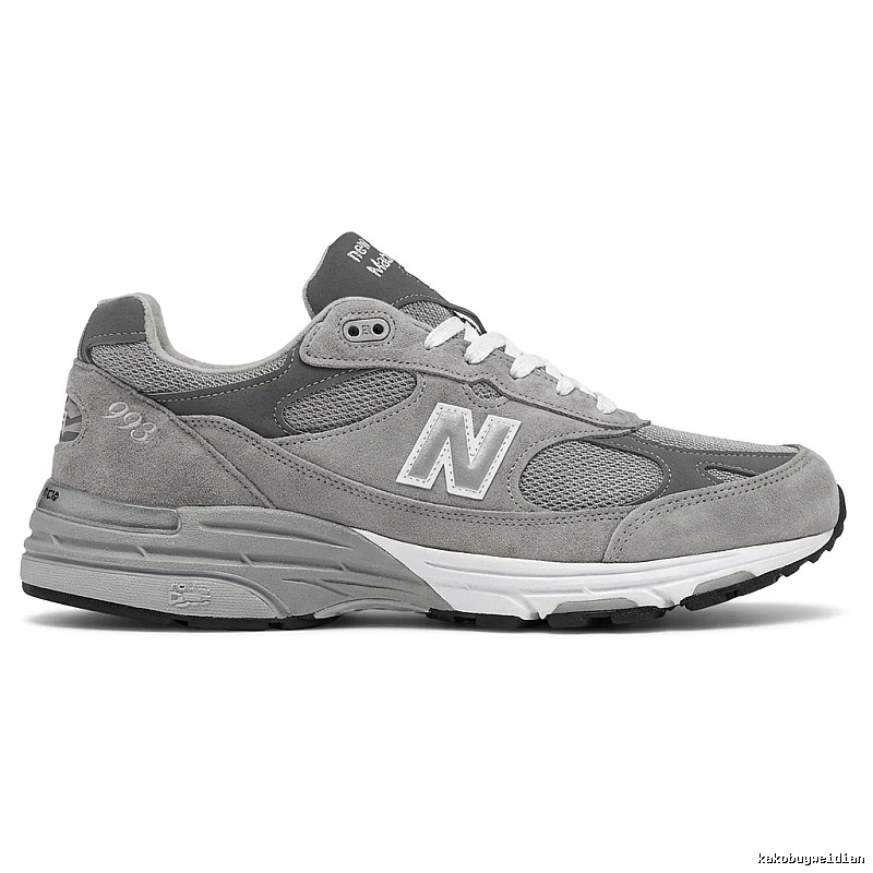 Retro-style gray shoes of New Balance 993