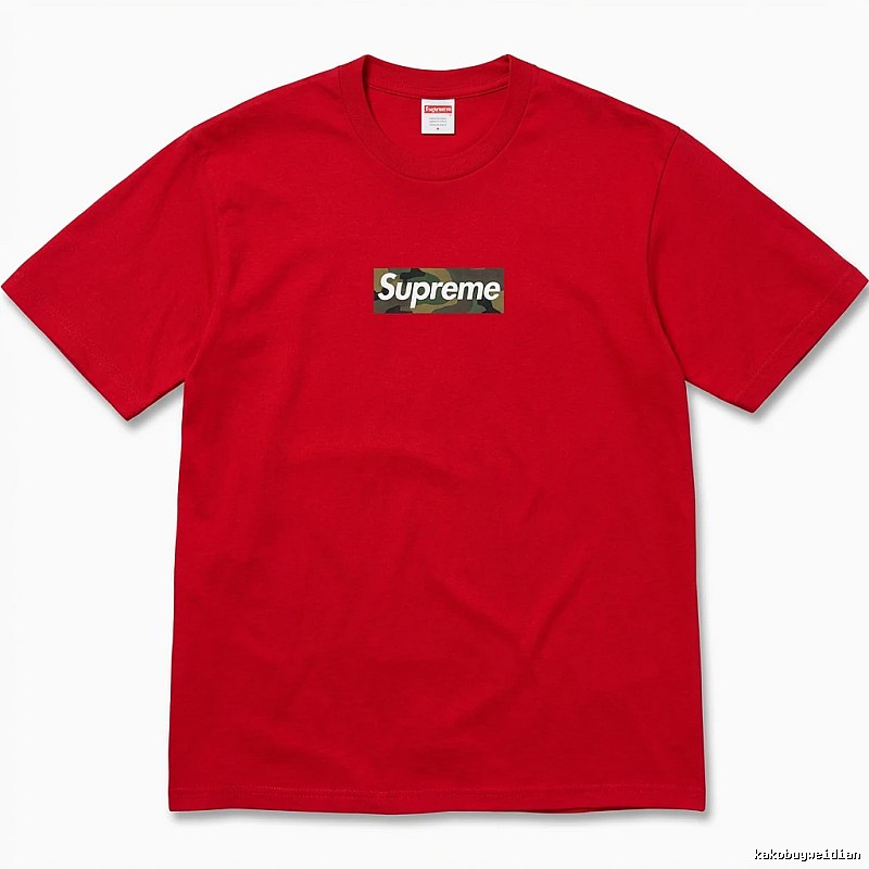 Supreme camouflage-style red T-shirt